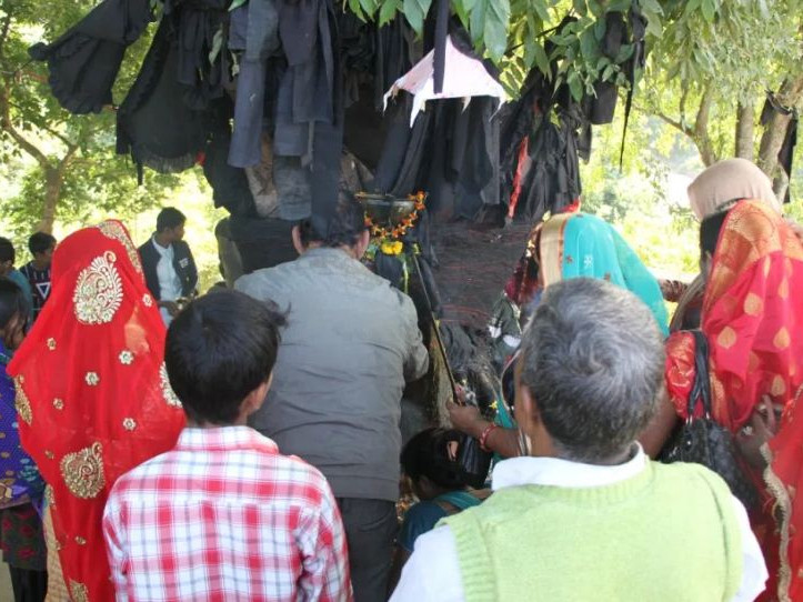पूजारीले सपना देखेर पत्ता लगाएकाे धाम, शनिबार दर्शन गरे शनिबाट मुक्ति पाइने विश्वास